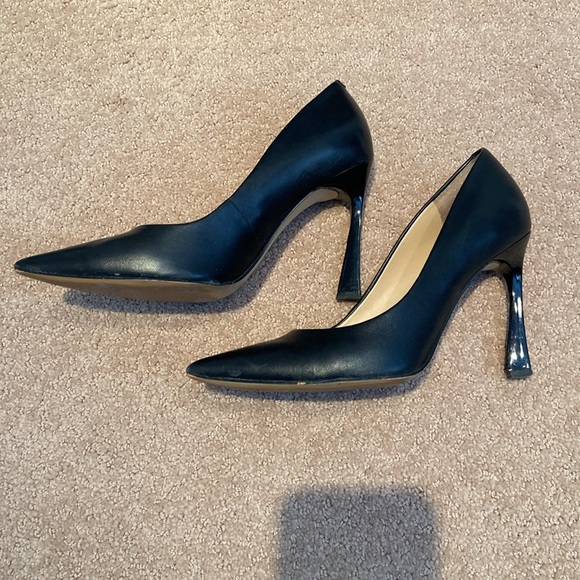 Heels - Picture 2 of 3